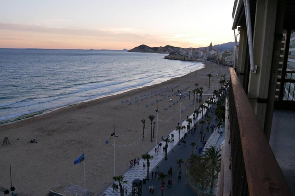 Levante Beach Front Of The Sea Estacha Benidorm Bagian luar foto
