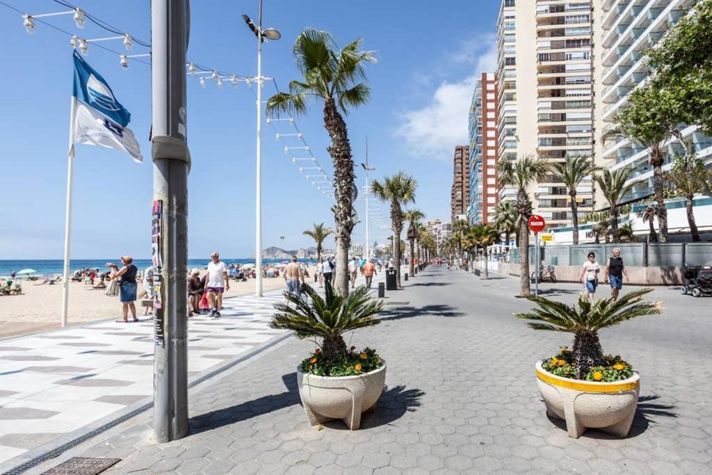 Levante Beach Front Of The Sea Estacha Benidorm Bagian luar foto