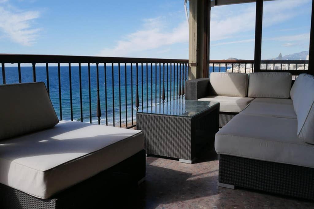 Levante Beach Front Of The Sea Estacha Benidorm Bagian luar foto